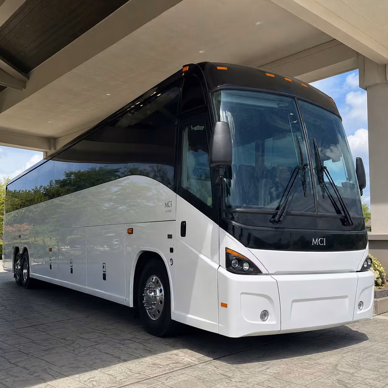 reliable shuttle service between boulder and denver for hybrid teams